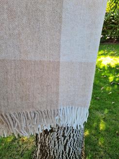 Koc wełniany z frędzlami 160x200 beżowa kremowa krata