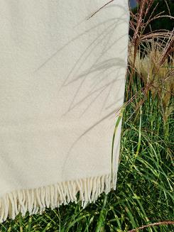 Koc z wełny nowozelandzkiej MAGDA 150x200 diagonalny kremowy