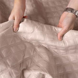 Narzuta dekoracyjna VELVI 220x240 pikowana w geometryczny wzór pudrowa