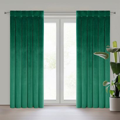 Zasłona gotowa na szelakach ALITA 140x250 Eurofirany ciemnozielona umarszczona ozdobiona na górze guzikami