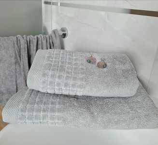 Ręcznik kąpielowy Larisa 70x140 srebrny