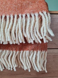Koc wełniany z frędzlami 150x200 DIAGONAL wełna nowozelandzka terakota