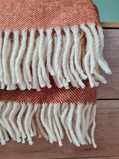 Koc wełniany z frędzlami 150x200 DIAGONAL wełna nowozelandzka terakota