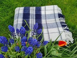 Koc wełniany z frędzlami 100% WEŁNA duża krata granatowa