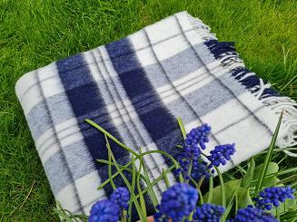 Koc wełniany z frędzlami 100% WEŁNA duża krata granatowa