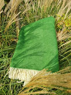 Koc z wełny nowozelandzkiej MAGDA 150x200 diagonalny zielony