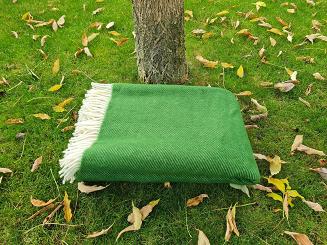 Koc z wełny nowozelandzkiej MAGDA 150x200 diagonalny zielony