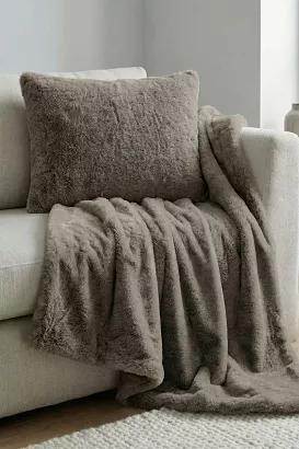 Poszewka dekoracyjna Rabbit 50x70 ciemna beżowa futrzana