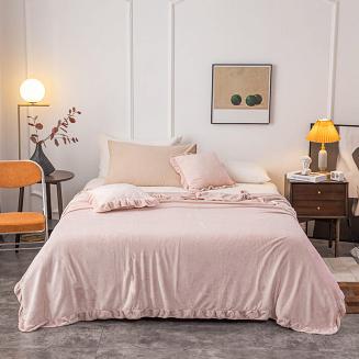 Koc narzuta Ruffly 200x220 pudrowy róż z falbankami