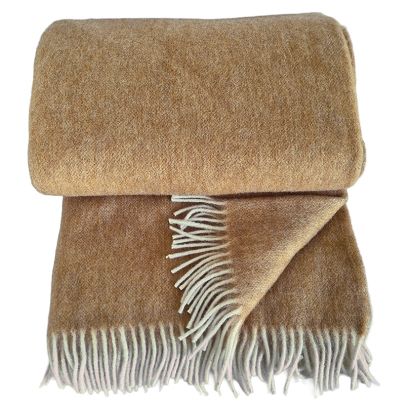 Koc wełniany jednobarwny z jasnymi frędzlami camel