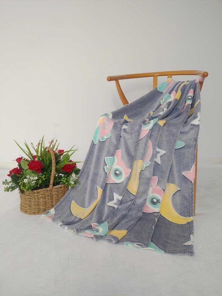 Koc świecący w ciemności 150x200 fluorescencyjny sowa na tle księżyca i gwiazd