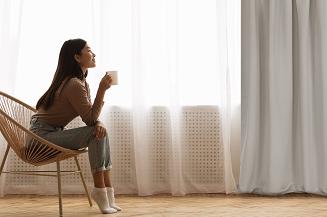 Zasłona gotowa na przelotkach HOLD 140x250 zaciemniająca blackout ciemnobeżowa