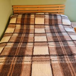 Koc wełniany żakardowy 200x220 krata kremowy brązowy