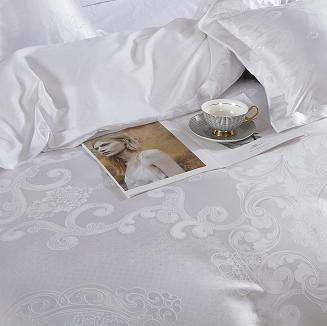 Ekskluzywna Pościel Atłasowa Z Haftem 220x200 AT004