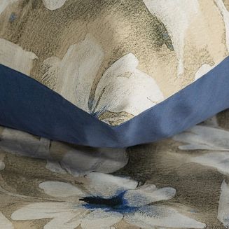 Pościel satynowa SPRING 220x200 Eurofirany jasnobeżowa ciemnoniebieska w kwiaty