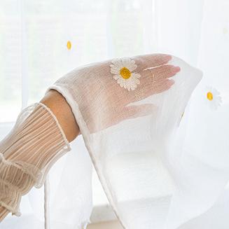 Firana gotowa na przelotkach na etaminie z ołowianką 300x160 BELLIS stokrotki biała