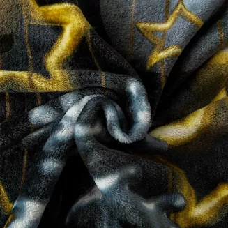 Koc polarowy świąteczny 160x200 czarny w złote bombki i gwiazdki