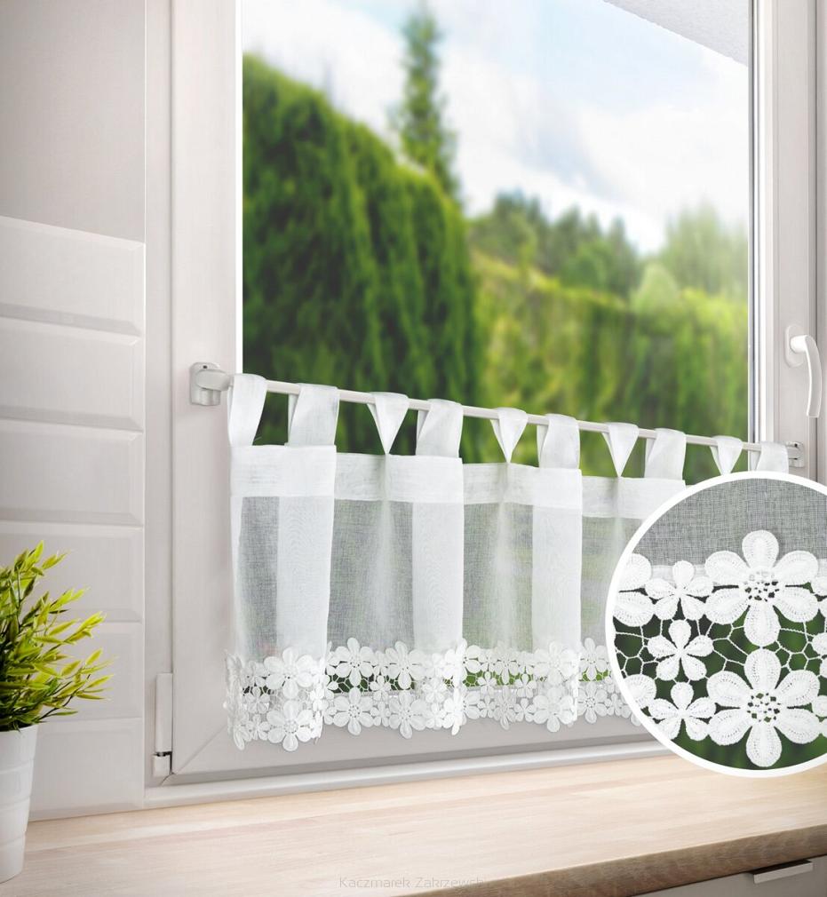 Zazdrostka firana gotowa na szelkach KAJA 150x40 Eurofirany biała zdobiona koronką aplikacją w kwiaty