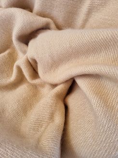 Koc wełniany jagnięcy z frędzlami 150x200 beżowy