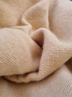 Koc wełniany jagnięcy z frędzlami 150x200 beżowy