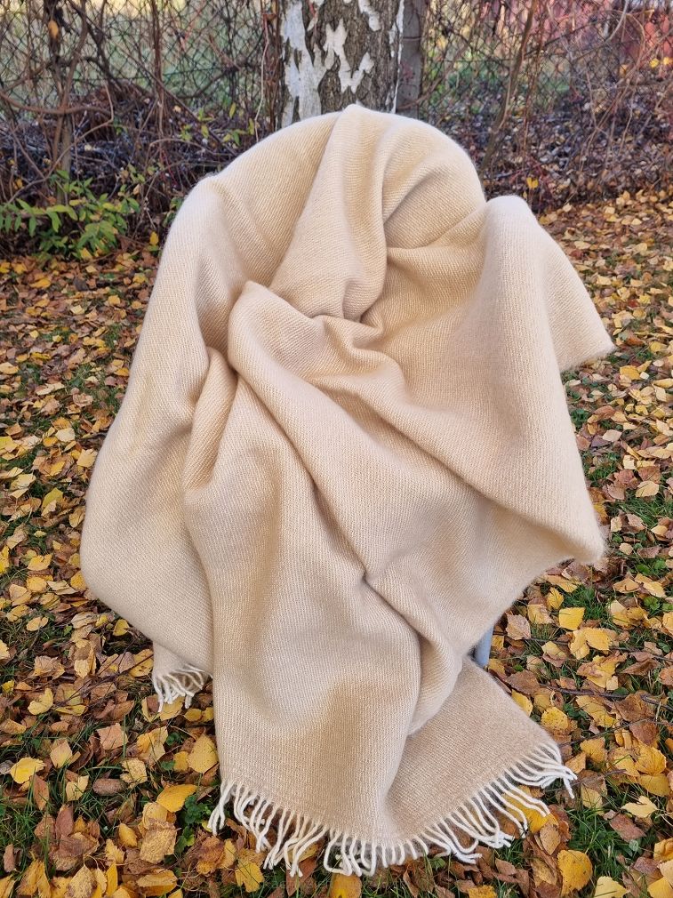 Koc wełniany jagnięcy z frędzlami 150x200 beżowy