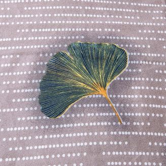 Pościel flanelowa FLANELOVE 180x200 liście miłorzębu na ciemnoszarym tle