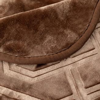 Koc akrylowy na fotel tłoczony VITO 80x160 geometryczny wzór brązowy