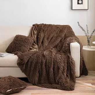 Koc narzuta na łóżko YETI 200x220 włochacz o strukturze futra brązowy