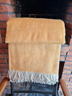 Koc wełniany z frędzlami 160x200 diagonalny musztardowy