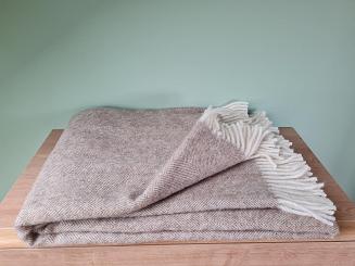 Koc wełniany z frędzlami 150x200 DIAGONAL wełna nowozelandzka beżowy