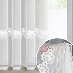 Firana gotowa na przelotkach ISOLA 140x250 Eurofirany biała z mikrosiateczki zdobiona kwiatową aplikacją i perełkami
