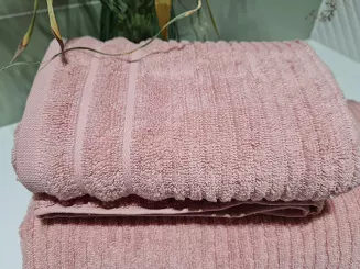 Ręcznik bawełniany SAMMY 70x140 Eurofirany pudrowy wytłaczane pasy