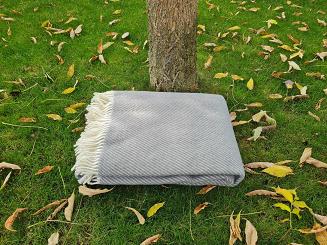 Koc z wełny nowozelandzkiej MAGDA 150x200 diagonalny szary