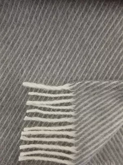 Koc z wełny nowozelandzkiej MAGDA 150x200 diagonalny szary