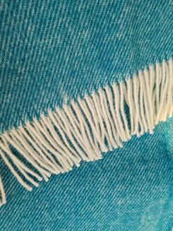 Koc wełniany z frędzlami 140x200 DIAGONAL wełna nowozelandzka turkusowy