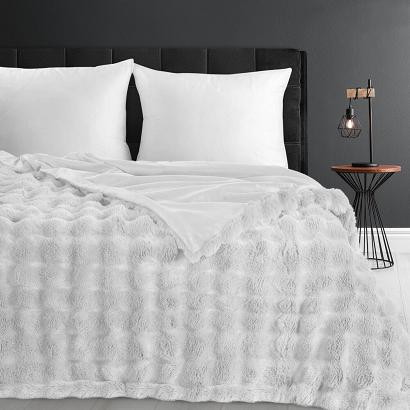 Koc narzuta dekoracyjna LILY 200x220 biały futrzany i puszysty z efektem 3D