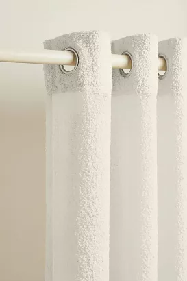 Zasłona gotowa na przelotkach Dreamy Boucle 140x250 kremowa o strukturze boucle