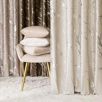 Zasłona gotowa na taśmie MARMA 140x250 jasnokremowa ze srebrnym nadrukiem