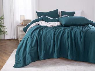 Narzuta dekoracyjna fakturowana Dotta 200x220 szmaragdowa z haftem kropek