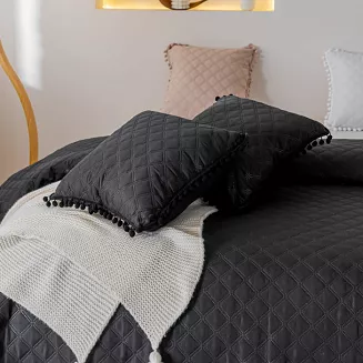 Narzuta dekoracyjna POMPOO 160x220 pikowana z pomponami czarna