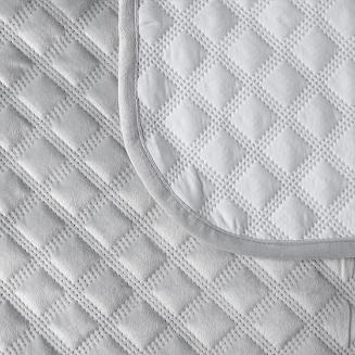 Narzuta dekoracyjna VELVI 220x240 pikowana w geometryczny wzór pastelowy szary