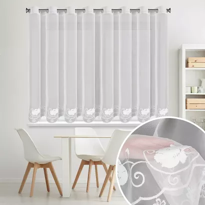 Firana gotowa na przelotkach LETI 350x160 Eurofirany biała z siatki zdobiona kwiatowym haftem