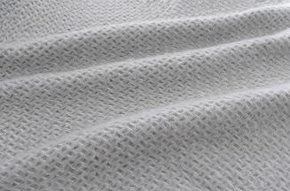 Koc bawełniano-akrylowy PURE 150x200 jasnoszary jacquard gofrowy wzór z frędzlami