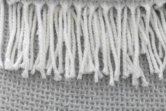 Koc bawełniano-akrylowy PURE 150x200 jasnoszary jacquard gofrowy wzór z frędzlami