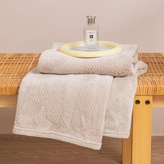 Koc narzuta z mikrofibry na fotel WILLY 70x150 beżowy