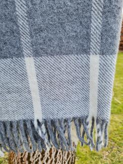 Koc wełniany z frędzlami 160x200 kratka ekri grafitowa