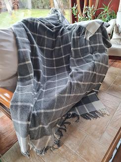 Koc wełniany z frędzlami 160x200 kratka ekri grafitowa