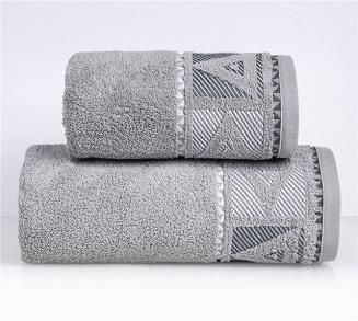 Ręcznik Yolo 70x130 stalowy z bordiurą w geometryczny wzór