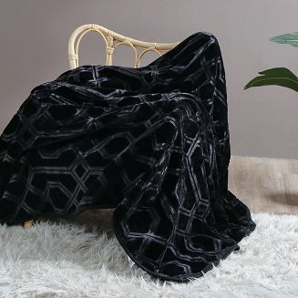 Koc akrylowy na fotel tłoczony VITO 200x220 geometryczny wzór czarny