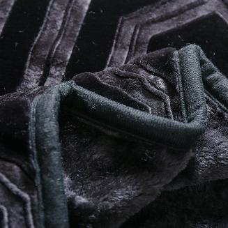 Koc akrylowy na fotel tłoczony VITO 200x220 geometryczny wzór czarny